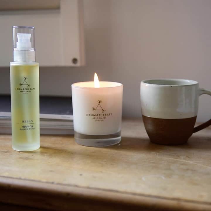 のインスタグラム：「The ultimate trio to a relaxing Monday evening ✨⠀ ⠀ As the weather takes a colder and cosier turn, time to unwind this evening indoors with your #aromatherapy favourites.」