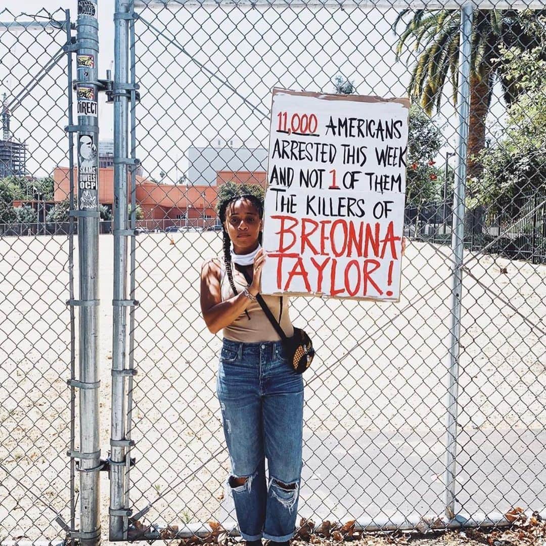 サラ・ジーン・アンダーウッドさんのインスタグラム写真 - (サラ・ジーン・アンダーウッドInstagram)「📸 by @kfrastar Say her name! Breonna Taylor! SWIPE ➡️ #blacklivesmatter #breonnataylor」6月9日 1時37分 - saraunderwood