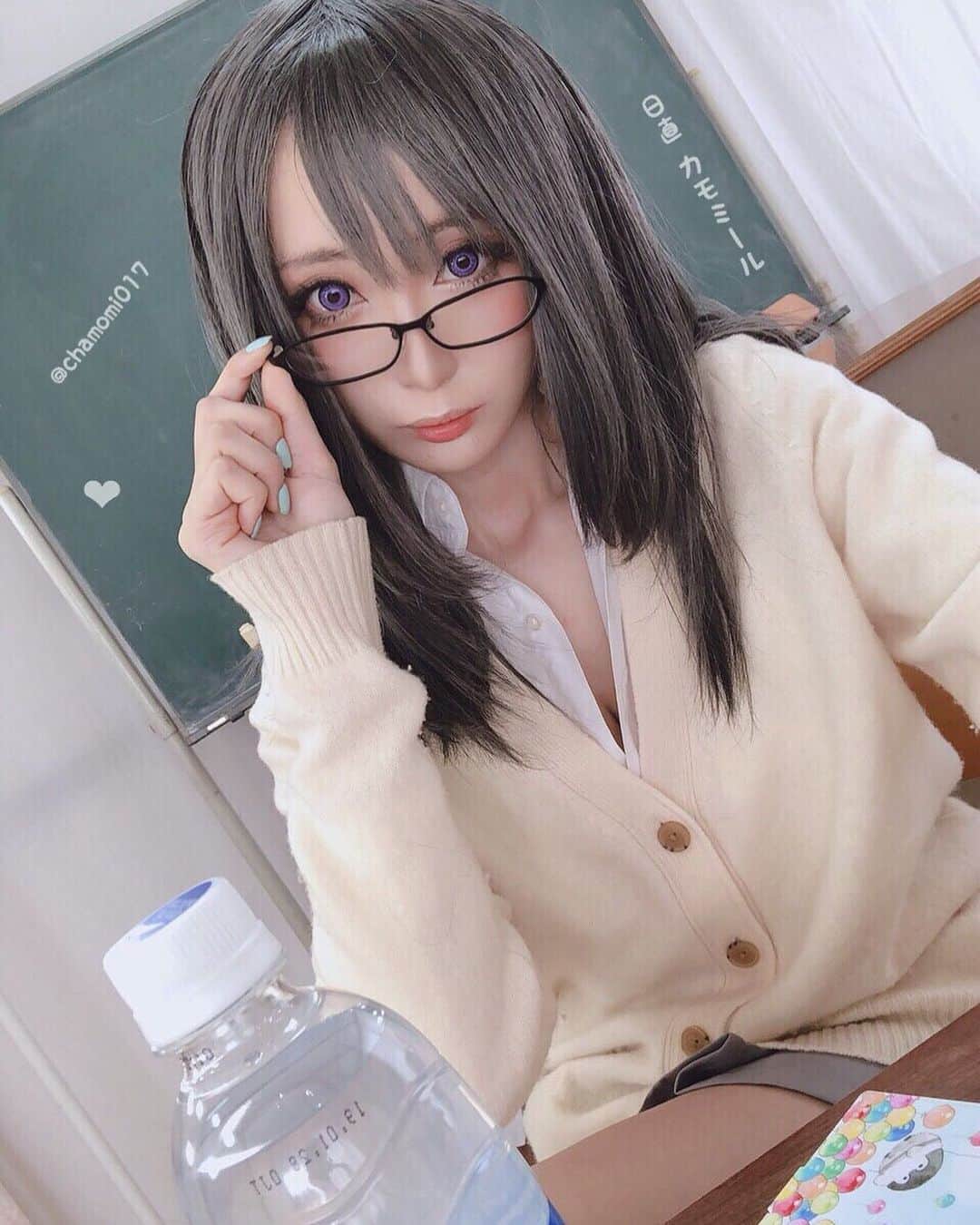 のインスタグラム：「#世界海洋デー 6月8日は世界海洋デー  国連が2009年から実施する国際デーで、 海を身近に感じ、お祝いする一日 ツイートはこちら https://twitter.com/chamomi017/status/1269783974152335360?s=21  #cosplaygirl #cosplay #cosplayer #cosplaymodel #cosplayphoto #salfie #自撮り女子 #コスプレ女子 #コスプレイヤー #制服 #学生コーデ」
