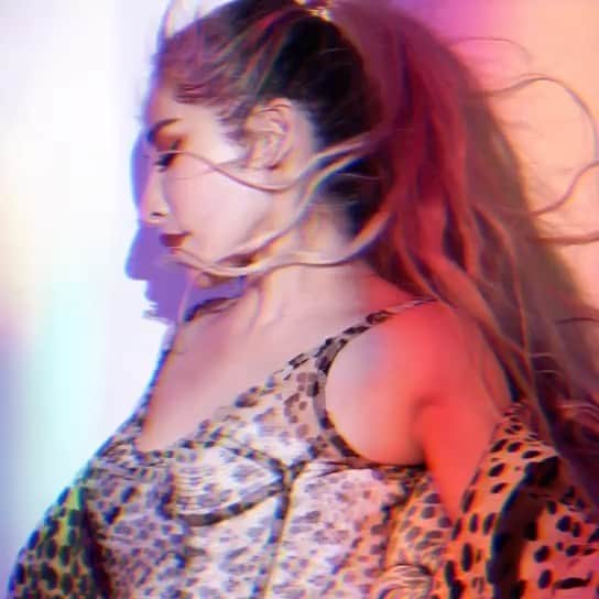 エルヴァ・シャオのインスタグラム：「Elva Hsiao #nakedtruth #elva #hsiao #benice」