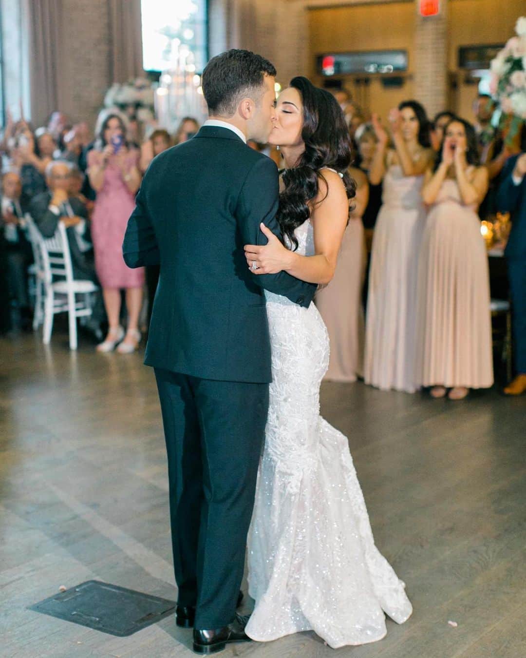 ジュゼッペ・ロッシのインスタグラム：「A year ago, I married the woman of my dreams ❤️ I love you more than ever angel! Love to love you 😘#happyanniversary #1year」