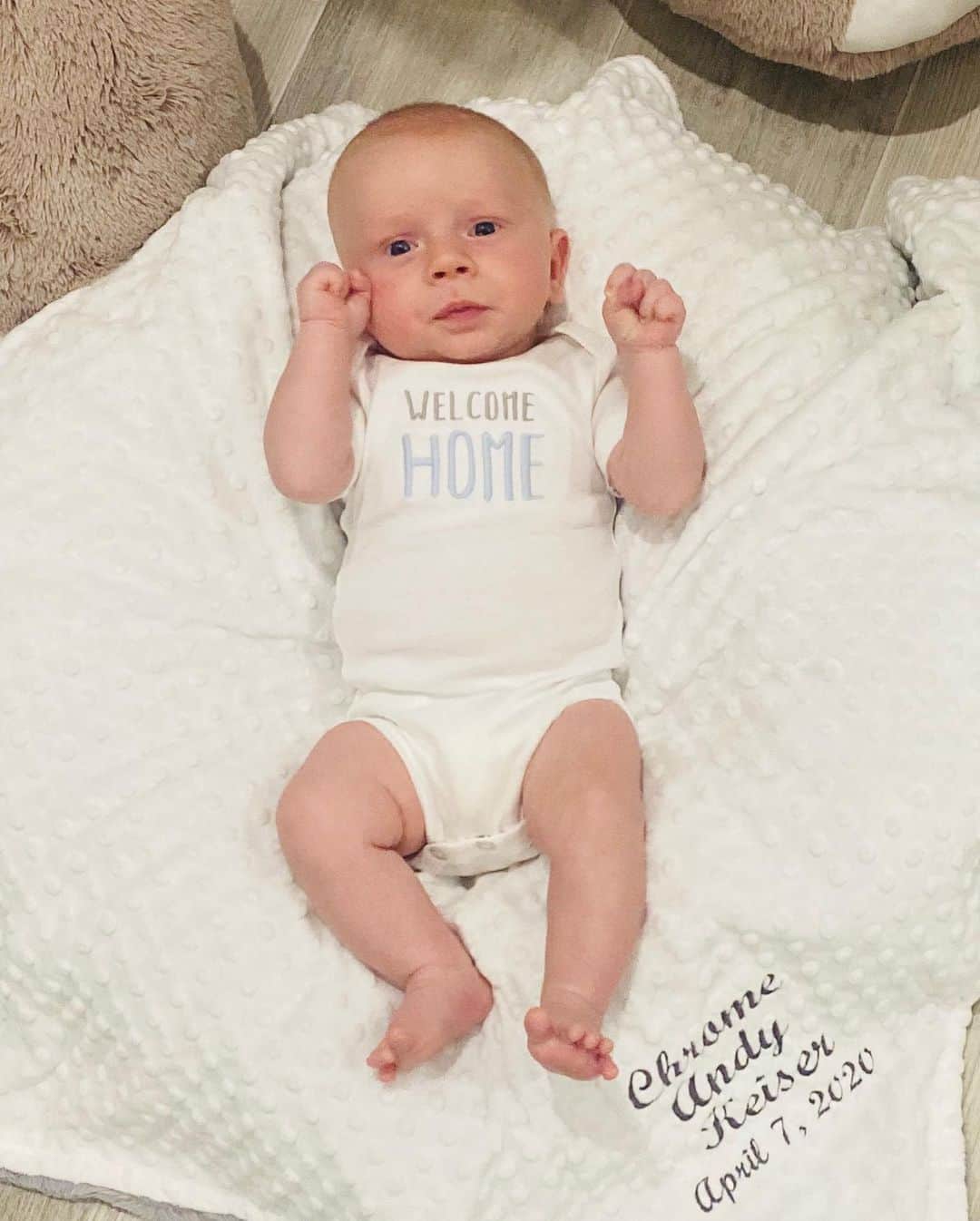 ブレア・オニールさんのインスタグラム写真 - (ブレア・オニールInstagram)「Baby boy is 2 months old! 🥳🎉. Every week he changes so much & every week our hearts grow more & more! ❤️ He’s such a happy baby- even when he’s upset we can make him crack a smile & giggle. ❤️ I love that. —> swipe to see  what I call his “Home Alone” look 😮☺️ • • #babyboy #2monthsold #newborn #boymom #love #babylove」6月9日 2時21分 - blaironealgolf