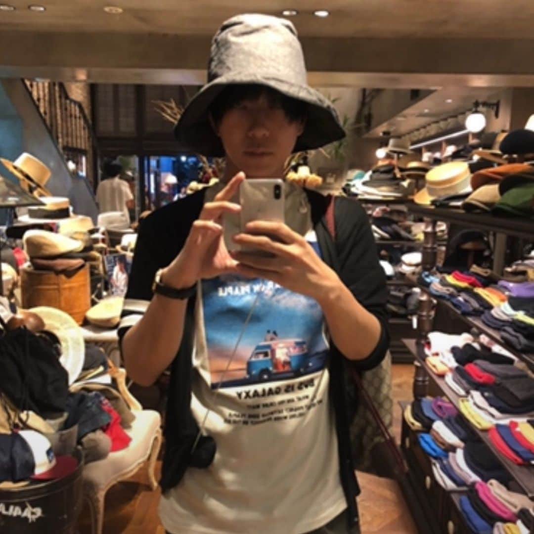 古市憲寿さんのインスタグラム写真 - (古市憲寿Instagram)「なんの写真だろ。この帽子を買おうとしてたのかなあ。　#2018年6月」6月9日 2時30分 - poe1985