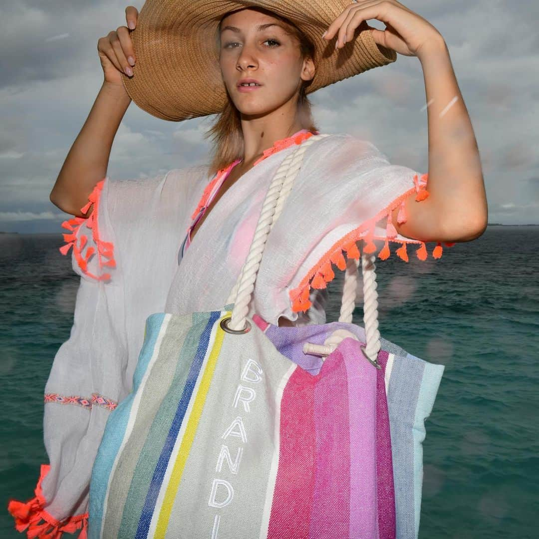 ブランディーナさんのインスタグラム写真 - (ブランディーナInstagram)「Canvas Bag, scoprila nel nostro sito! . . . . . #brandinatheoriginal #brandina #pareo #summer2019 #summertime #sea #pareo」6月9日 2時49分 - brandinatheoriginal