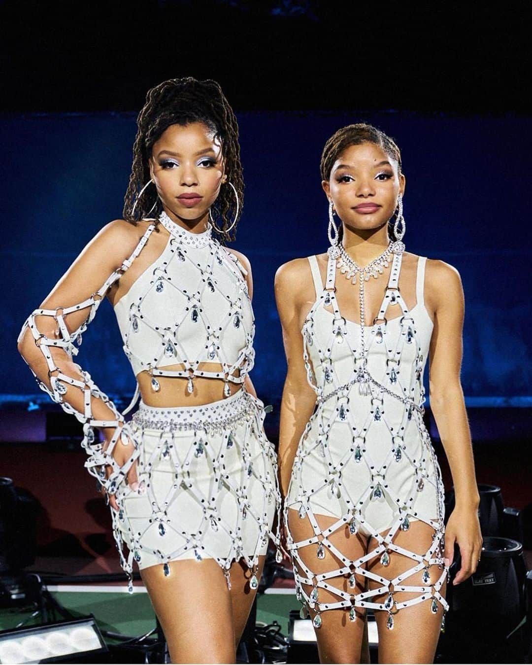 ZANA BAYNEさんのインスタグラム写真 - (ZANA BAYNEInstagram)「ANGELS IN WHITE LEATHER 🌹 @chloexhalle in custom #ZanaBayne for their #DearClassOf2020 performance, styled by @zerinaakers - Check our stories for the process behind the looks」6月9日 3時03分 - zanabayne