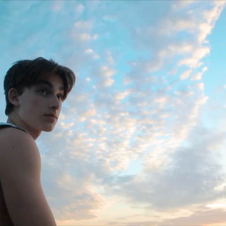 ジョニー・オーランドのインスタグラム：「BOREDOM✨ (full cover on youtube)」