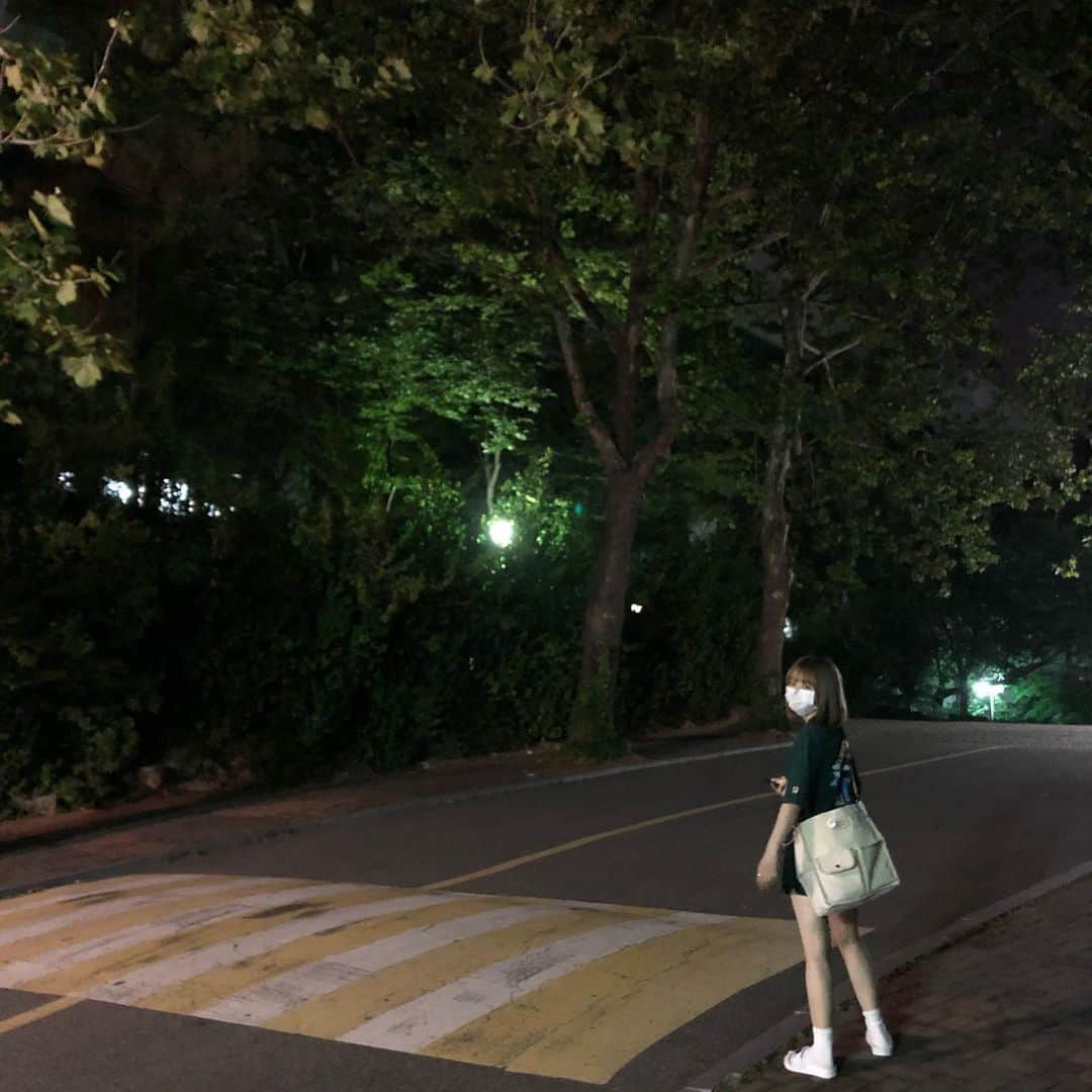 キム・イェリンさんのインスタグラム写真 - (キム・イェリンInstagram)「夜のお散歩🌳🌲 #치세필름 #ちせフィルム #일상」6月9日 3時36分 - peach_chu_