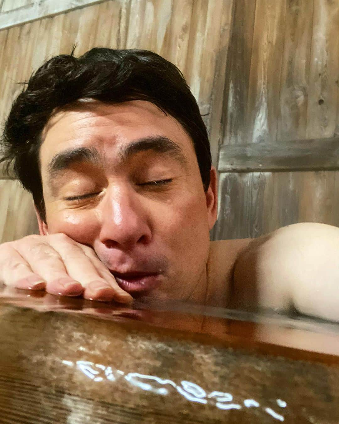 野口健さんのインスタグラム写真 - (野口健Instagram)「渋御殿湯さんのお湯に浸かりたい… あともう少しの辛抱！　　のはず！！！ #野口健#渋御殿湯」6月9日 14時35分 - noguchiken8848