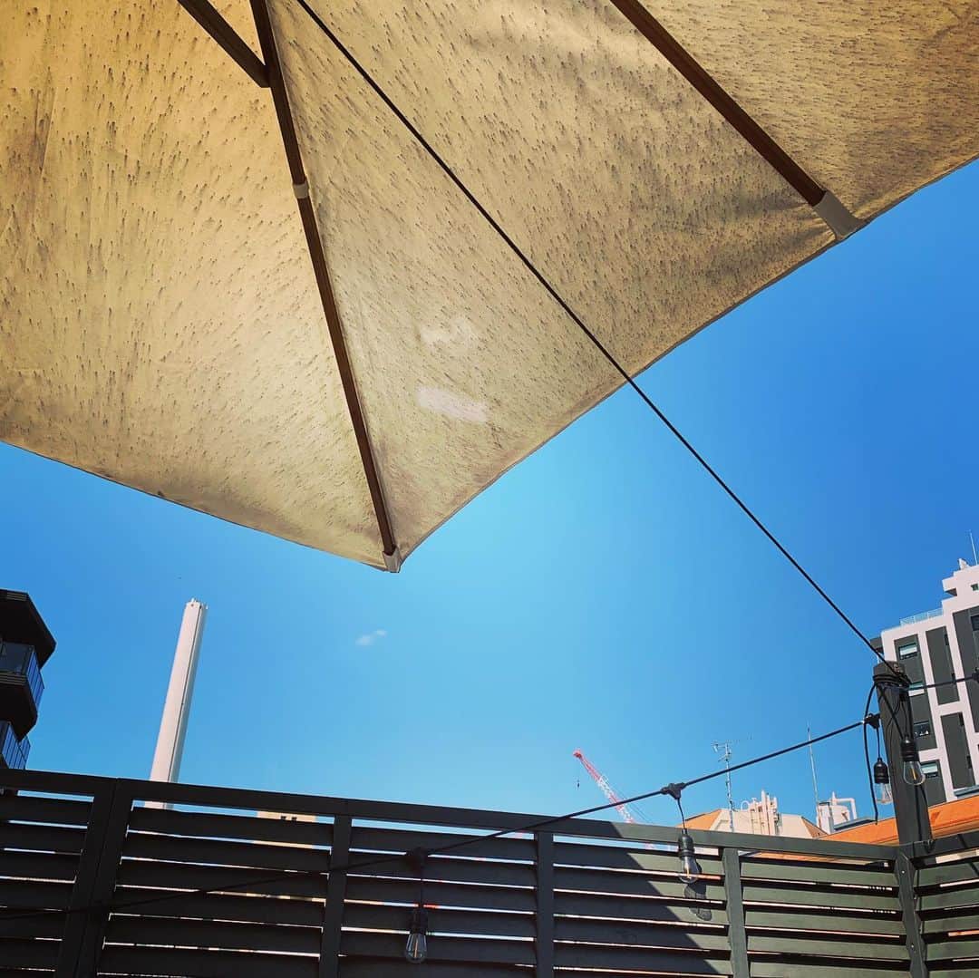 三浦加納子さんのインスタグラム写真 - (三浦加納子Instagram)「代官山の屋上テラスでランチ😊 @nsgarden_daikanyama でバーベキューできるんですよー！ 天気が良くて、最高に気持ち良かった✨  外だとなんか気持ちもラクだし、子供たちも楽しそうで良かったね❤️ #bbq #テラスランチ」6月9日 13時27分 - kanakomiura