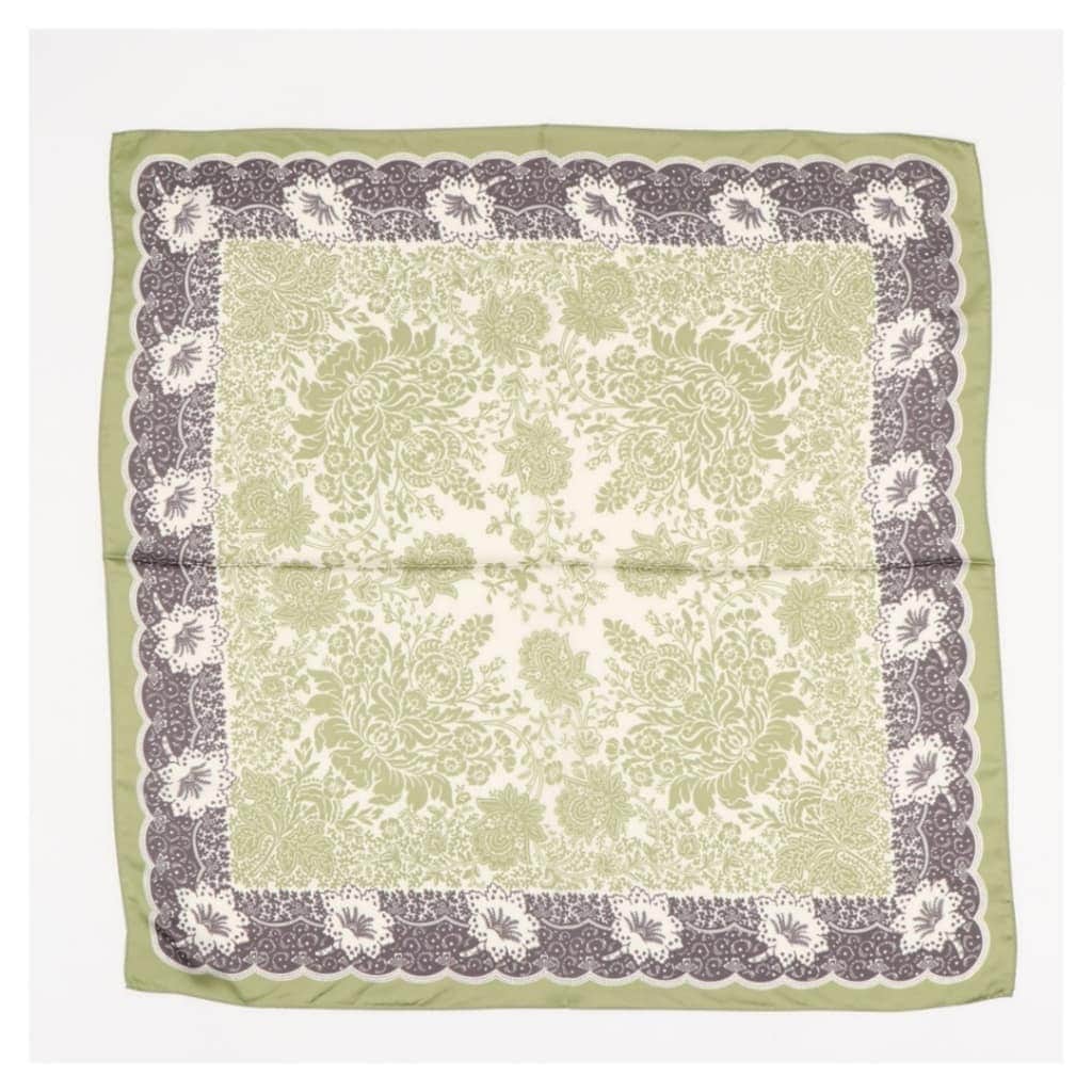 furryrate officialのインスタグラム：「. 【2020 summer collection】 . スタイリングにもバッグにも🌿 ポイント使いにおすすめアイテム★ . . ▶scarf #ダマスク柄スカーフ No.53427100 オレンジ/ベージュ/グリーン ￥4,290- . . #furryrate #ファーリーレート #furry #ファーリー #scarf #スカーフ #summer #夏 #fashion #accessory  #ダマスク柄」