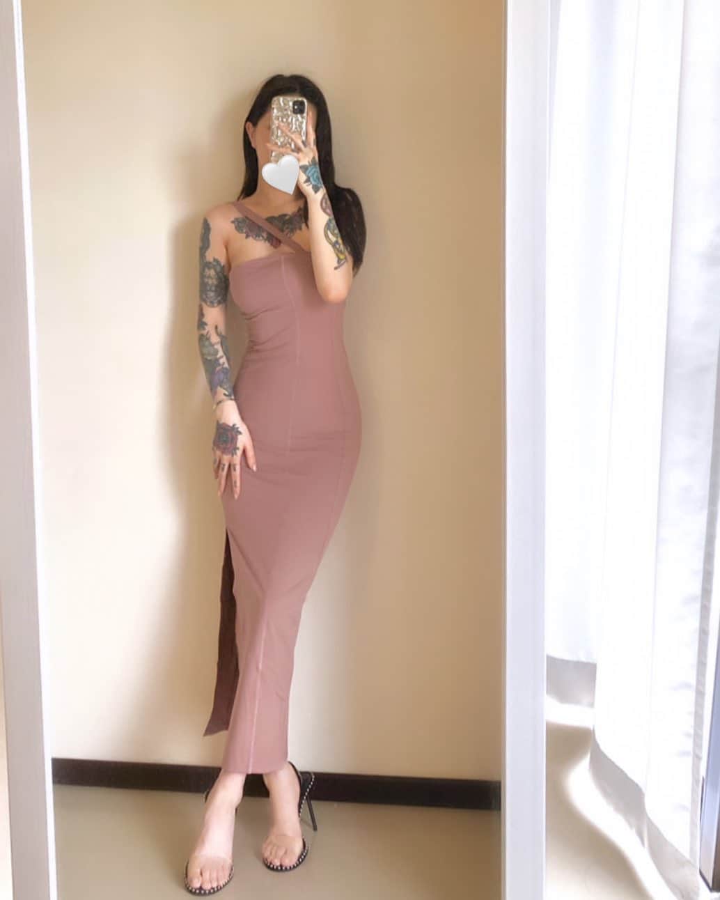 Abby Chenのインスタグラム：「終於瘦了一點」