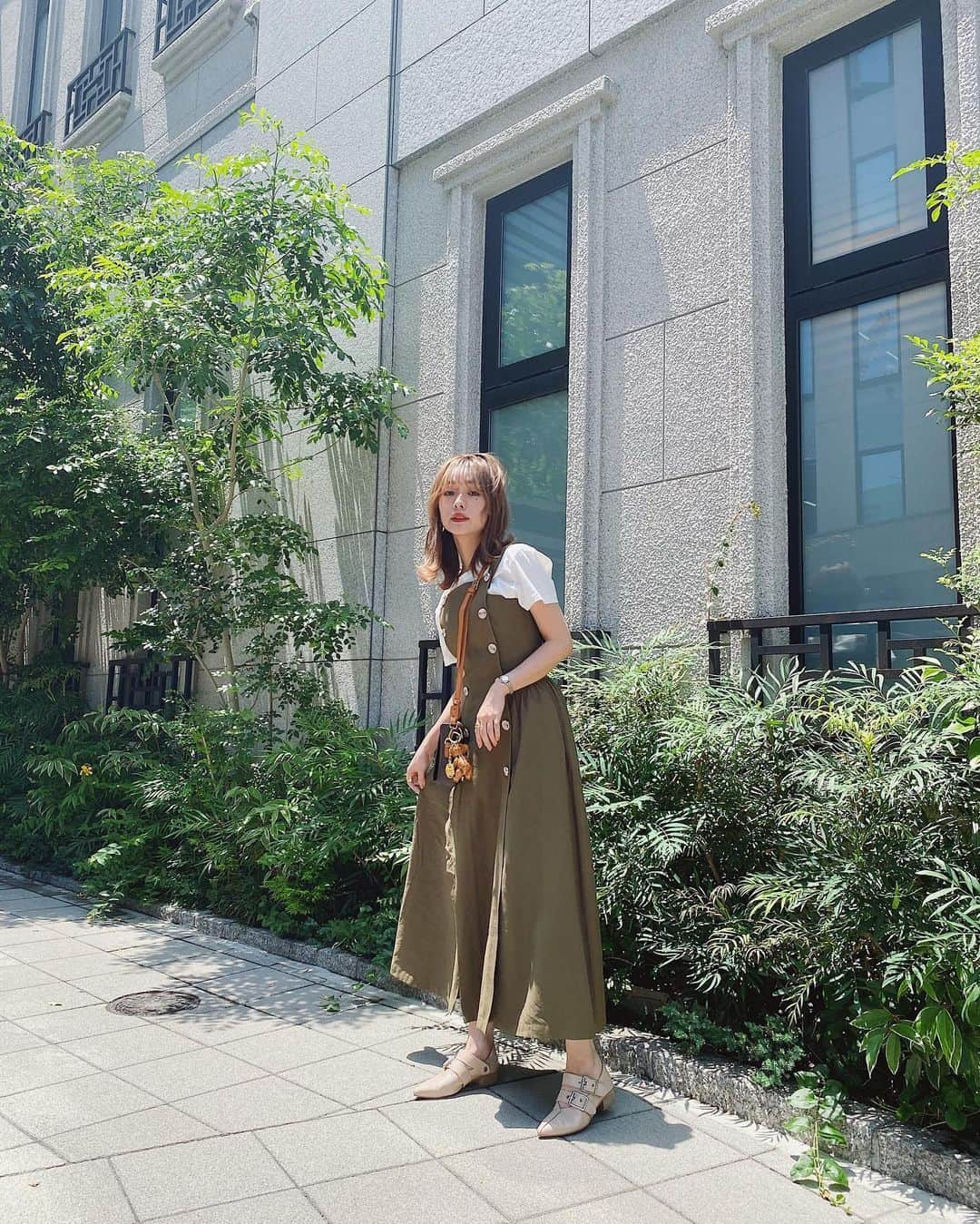 前田希美（まえのん）さんのインスタグラム写真 - (前田希美（まえのん）Instagram)「#のんの私服  今日はミリタリーな気分でした。 夏になるとカーキが着たくなりますね。 バッグは新しくGETしたばかりの。 MCMのくまさんはキーチェーンです。  今日も暑いけど頑張りましょう。  珍しくカラコンday。 sugarpastelのbabybrownを つけました～！色素うっすくなって 今髪明るいからいい感じに馴染みました。  #ootd #instafashion #style #fashionista #fashiontrends #code #vintage #ファッション #今日のコーデ #sugarpastel #babybrown」6月9日 13時57分 - maeda_nozomi