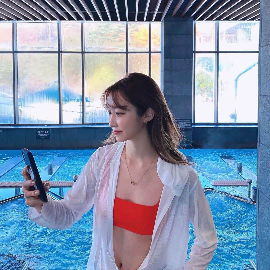 COCO さんのインスタグラム写真 - (COCO Instagram)「ღ 물위에서 하는 요가🧘🏻 first time trying yoga on water! . . #아쿠아요가」6月9日 14時28分 - rilaccoco