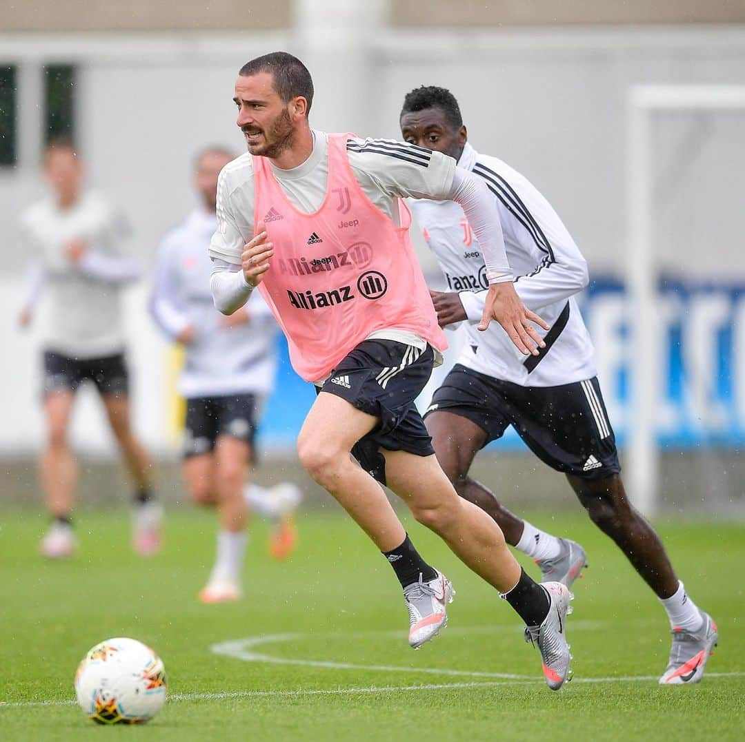 レオナルド・ボヌッチさんのインスタグラム写真 - (レオナルド・ボヌッチInstagram)「Here we come 🏃‍♂️ #LB19 #FinoAllaFine」6月9日 5時49分 - bonuccileo19