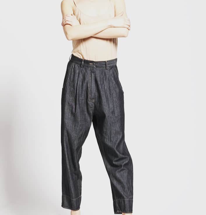のインスタグラム：「Our super light denim trouser | super comfortable!! #collectionpriveeofficial #rtw #bestboutique #alexandraroma #prati • • • • • #denim #trousers #womenswear #womenstyle #fashionista #iconic #pants #ss20 #shopping #online #newcollection #comfortable #madeinitaly #love #italianbrand #rtw」