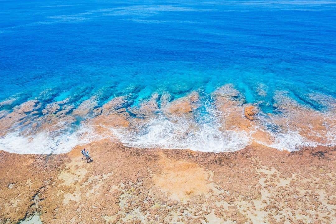 Costa Sunglassesのインスタグラム：「Today, we celebrate what pushes us to faraway places while pulling us closer together. Today, we celebrate #WorldOceansDay and protecting what we love. 📷 : @aussieflyfisher」