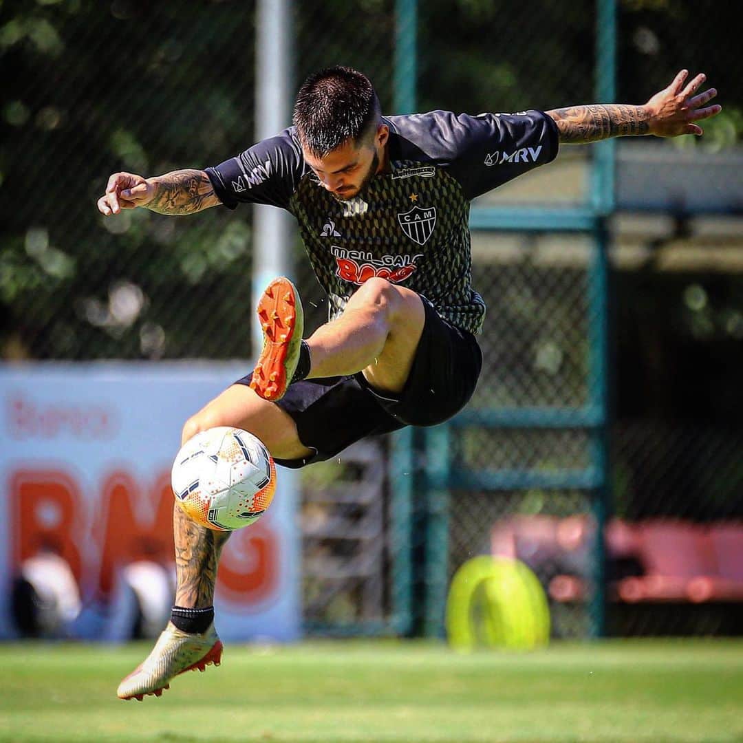 ナタンのインスタグラム：「🐔💪🏻 📸 @pedrosouza09」