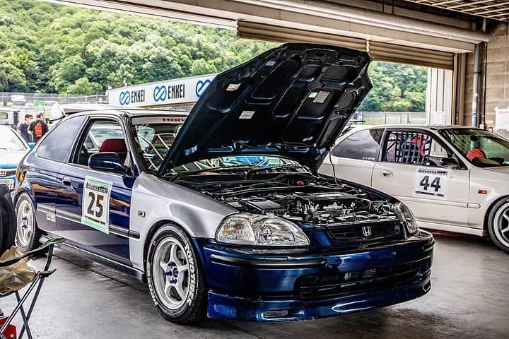 のインスタグラム：「_ BRAVE HEARTS Honda EK4 CIVIC Type R _ Shot on May-24 2020 "HONDA VTEC ONE MAKE RACE 2020 Rd.2" organized by @zerofighterautocustom at Okayama International Circuit  _ owner: @ma2_hiroaki photo: @mistbahn _ _ JP) 2020年5月24日 岡山国際サーキット、ゼロファイターさん主催「HONDA VTEC ONE MAKE RACE 2020 Rd.2」。 _ _ #hondavteconemakerace #ホンダvtecワンメイクレース #zerofighterautocustom #okayamainternationalcircuit #岡山国際サーキット #bravehearts #ブレイブハーツ #honda #civic #hondacivic #ホンダシビック #シビック #ctr #ek4 #ekcivic #ek #ek9 #osakajdm #kanjo #kanjostyle #kanjoracer #kanjozoku #timeattack #timeattackjapan #hondasontrack #ssr #speedstarracing #bseries #b16 #b18」