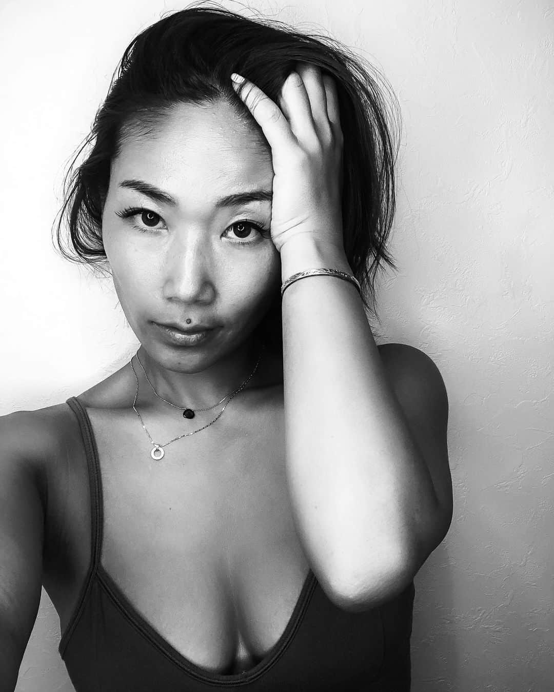 のインスタグラム：「Instagram Yoga LIVE  For the month of June I (Hitomi) will be hosting free live yoga classes on Instagram LIVE. The contents of the lessons will be aimed at beginners and not include more advanced techniques we do at our studio.  Mon – Fri 7:00am – 7:45am Sat., Sun. 8:00am – 8:45am  After our studio reopened from closing down during the Covid-19 pandemic we have noticed our students have lost a lot of their gains in the short 1 month they took off. These beginner morning (Japan time) classes will be free for the month of June and are good for students still not willing to get to the studio yet, for first timers of yoga wanting to try yoga out or those who don’t do regular exercise but want to start.  On Instagram LIVE you can easily join to listen and try it out. If you have children you have to get ready in the morning, you can do parts of it without feeling bad for leaving early or joining late. If your body is not flexible, whether you’re a man or woman, and you’re too shy to do yoga in front of others in a studio this is for you, too. If you’re a foreigner with lower Japanese skills it also gives you a chance to do yoga while listening to Japanese.  I, Hitomi, will not be able to see any of the participants so there is no problem with being shy here!  Please, for the month of June, enjoy these morning classes with me together.  Tell all of your friends who have not done yoga before to give it a shot as this is a rare opportunity to create your own routine.  Please follow @hitomiooshita on Instagram to see notifications of my live classes in June.  See for yourself how your body and spirit can be changed doing yoga for just one day and see if it is something you want to continue with me this month!  Things to prepare: A drink A towel A mat (only if you have it; not required)  If you decide to do this at home in your own space, I recommend choosing the same spot to do it at the same time every day. If in Japan, it will be morning and I recommend facing the east.  Open a window and let the air from outside circulate through your room.  I can’t wait to see you.   #OnlineYogaSalon #InstagLive #LiveStreaming #Yogavideos #YogaLive #InstaLiveYoga #YogainJapanese」
