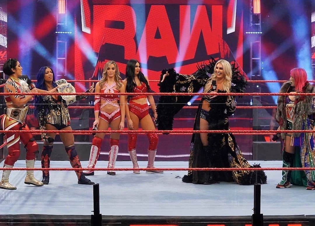 WWEさんのインスタグラム写真 - (WWEInstagram)「It was pure chaos to start #WWERaw!!! How will this all play out tonight?!」6月9日 9時14分 - wwe