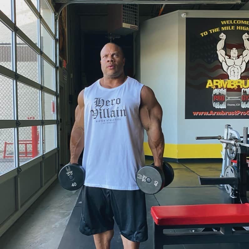 Phil Heathのインスタグラム：「@gifted_athletics  #HeroVillain Controlled Aggression 💪🏽」