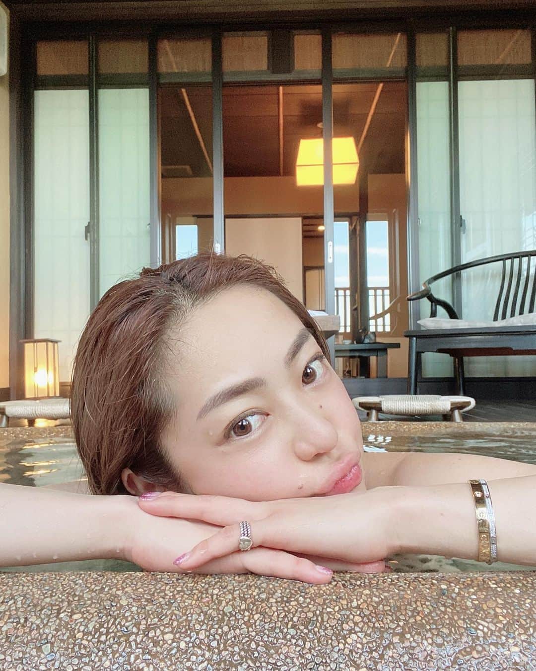 のインスタグラム：「温泉大好き🧖‍♀️♨️ ・ #温泉旅行 #温泉 #温泉女子」
