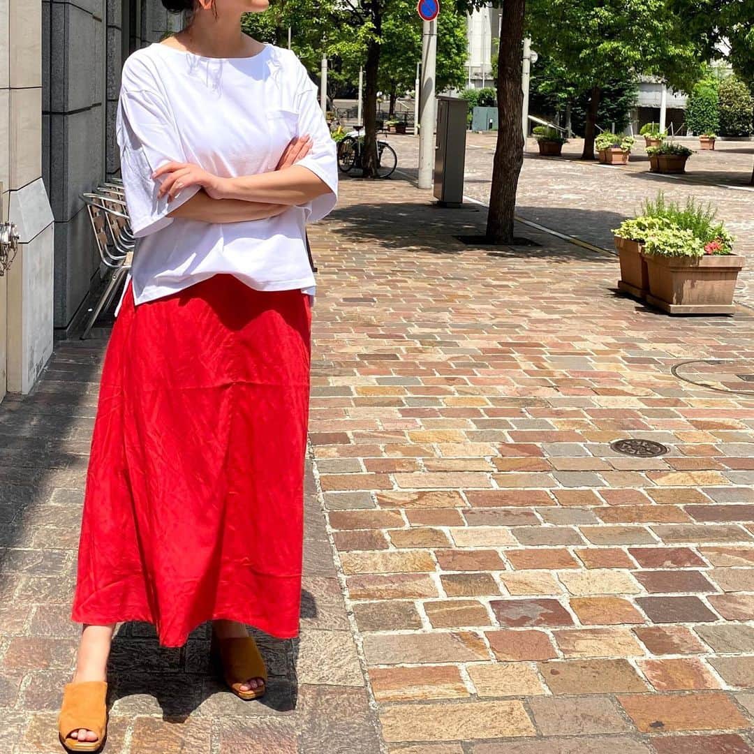 Alinoma公式さんのインスタグラム写真 - (Alinoma公式Instagram)「▷夏の涼感素材「リネン」  今年の暑い夏がやってくる…（恐怖 「おしゃれは我慢！」ていうけどしたくない！笑 涼しくおしゃれがしたい！ Tシャツにカラースカートで抜け感も出しつつ程よくきちんと見えるようヒールをプラス★  ㅤㅤ ＜アイテム＞ㅤㅤㅤㅤㅤㅤㅤㅤ スカート：#earthmusicandecology →LL～6L展開ㅤㅤㅤㅤㅤㅤㅤㅤㅤㅤㅤ ㅤㅤㅤㅤ ㅤㅤㅤㅤㅤㅤㅤ Tシャツ：#GeeRA →L～3L展開ㅤㅤㅤㅤㅤㅤㅤㅤㅤㅤㅤ ㅤㅤㅤㅤ ㅤㅤㅤㅤㅤㅤㅤ  ㅤㅤㅤㅤ ⇒気になった商品の詳細はプロフィールのURLにありますよ♪ @alinoma_official ㅤ URL 〉〉https://bit.ly/2KAEba4 ㅤ ㅤ #アリノマ  #ぽっちゃり #ぽっちゃりコーデ #ラファコーデ  #夏ファッション #ぽちゃかわ #今日のコーデ  #夏コーデ #大きいサイズ #着痩せコーデ #大人コーデ #ぽっちゃりさんと繋がりたい  #リネン  #スカート #Tシャツ #ヒール  ㅤ #alinoma #instagood #plussize #summer #plussizemodel #plussizefashion」6月9日 9時51分 - alinoma_official