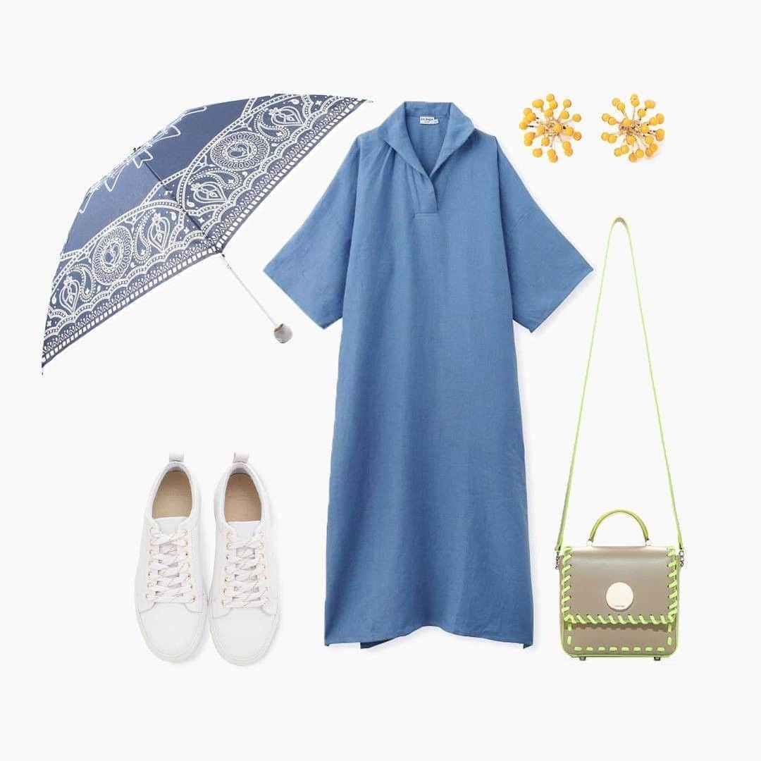 ルミネ公式さんのインスタグラム写真 - (ルミネ公式Instagram)「DAILY COORDINATE更新！ 日常に小さな贅沢を＃０２ 青い服と傘で晴れ祈願！花を飾って心に余裕を . 傘をさして出かける日は、服とのカラーコーディネートを楽しみたい。青空を待つ気分をブルーで表現したら、両手が使える斜めがけバッグと、太陽みたいなピアスで元気づけ。 1日仕事を頑張ったら、帰り道に好きな花を1輪買って、自分にお疲れ様を。花を飾るのに、スタイリッシュな花瓶（フラワーベース）がひとつあると、楽しみが倍増。おすすめは、花がなくてでもサマになる「マリメッコ」の花瓶。スタイリッシュなオブジェのひとつとして、自分にプレゼントしてみては。 . #リネンワイドドレス ￥39,600 tax in #DRESSTERIOR #ピアス ￥4,290 tax in #BEAMSWOMEN #バッグ ￥33,000 tax in #ADINAMUSE #スニーカー ￥17,600 tax in #emmi . ---------- ルミネ各店は、6月3日(水)より営業を再開しております。 ご来店をお待ちしております。」6月9日 10時00分 - lumine_official