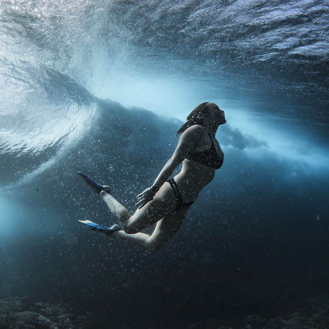 カリッサ・ムーアのインスタグラム：「World Oceans Day 🥰 pic: @benthouard」
