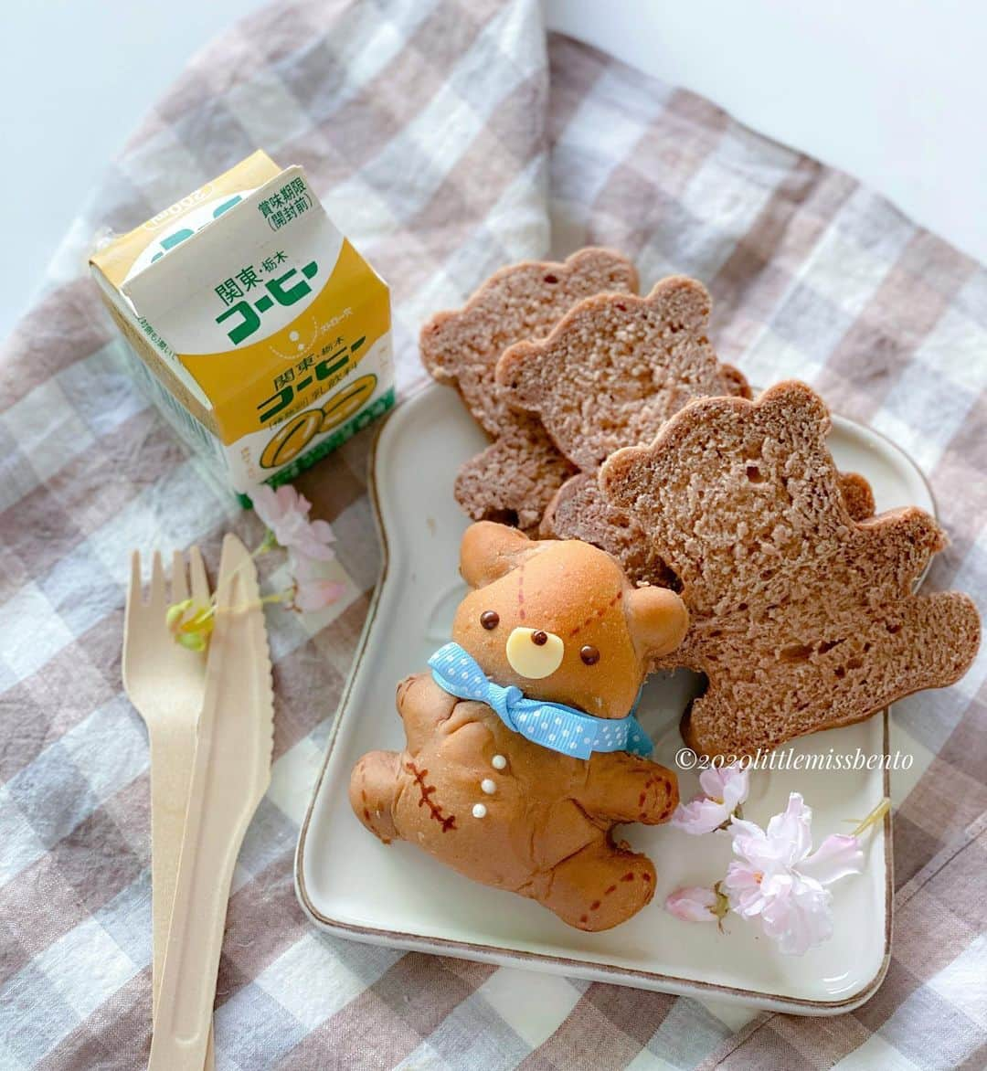 Little Miss Bento・Shirley シャリーさんのインスタグラム写真 - (Little Miss Bento・Shirley シャリーInstagram)「Say Hi to 🧸 Teddy! Morning everyone :)) Sorry I haven’t been able to catch up on some of your messages. Will try to do that soon. #littlemissbento #kawaiibread #foodart #foodartist #edibleart #cutefood #kawaiifood #bearbread #homebaker #teddybear #🧸　#可愛いパン #手作りパン #自家製パン #アフタヌーンティー #手作りスイーツ#ティータイム #可愛いスイーツ #ミルクパン」6月9日 10時13分 - littlemissbento