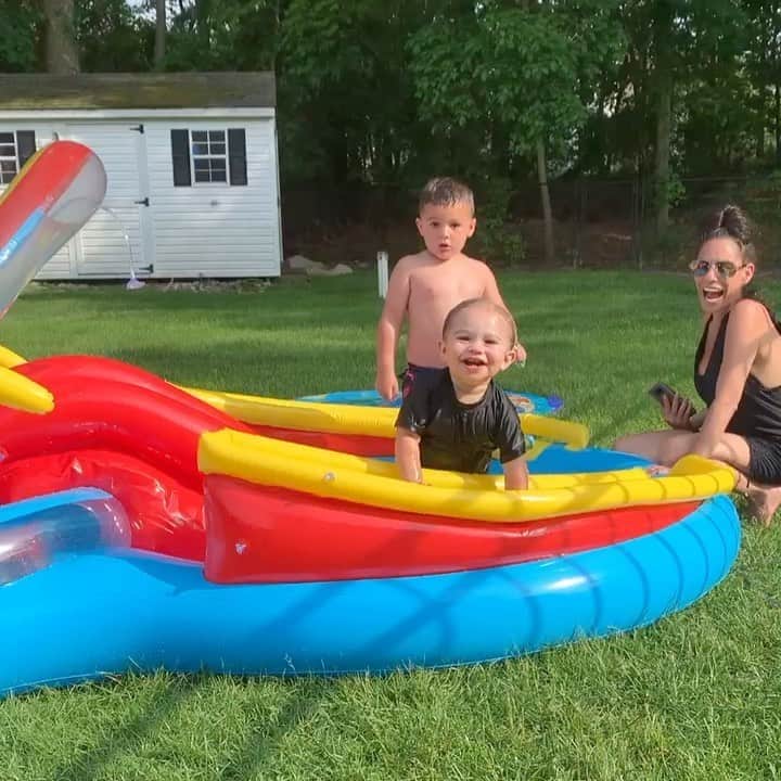 ディーナ・ニコール・コルテーゼのインスタグラム：「My little water bug 💙」