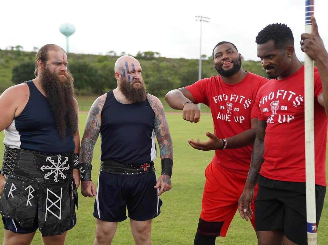 WWEさんのインスタグラム写真 - (WWEInstagram)「It was a very unique decathlon between the #VikingRaiders and #StreetProfits that ended in a tie! #WWERaw」6月9日 10時30分 - wwe