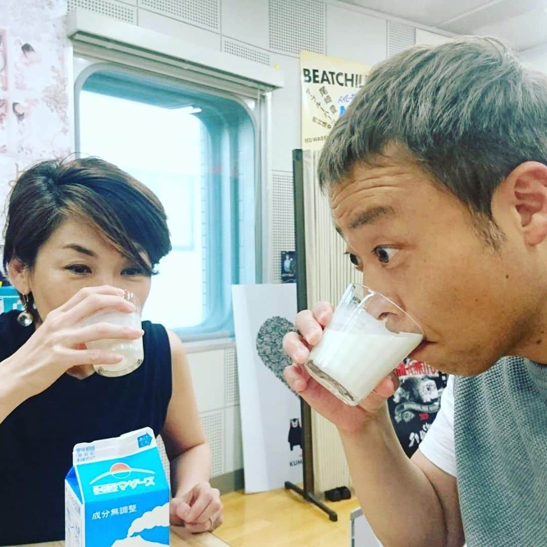 中華首藤さんのインスタグラム写真 - (中華首藤Instagram)「🥛 ヒゲ濃い中華ですが 牛乳ヒゲも似合うでしょ？（笑）  九州の酪農を応援する九州LoveMilkClubが 「#牛乳ヒゲチャレンジ 」を インスタグラムで6月30日まで 行ってます！  ステキな牛乳ヒゲの投稿された30人の方に牛乳が贈られるそうですよ(^^) カッコきゃわいい牛乳ヒゲを投稿して熊本の酪農を応援しましょう！！ #牛乳ヒゲチャレンジ  #らくのう牛乳  #fmk #中華首藤」6月9日 11時09分 - chuuka_shutou