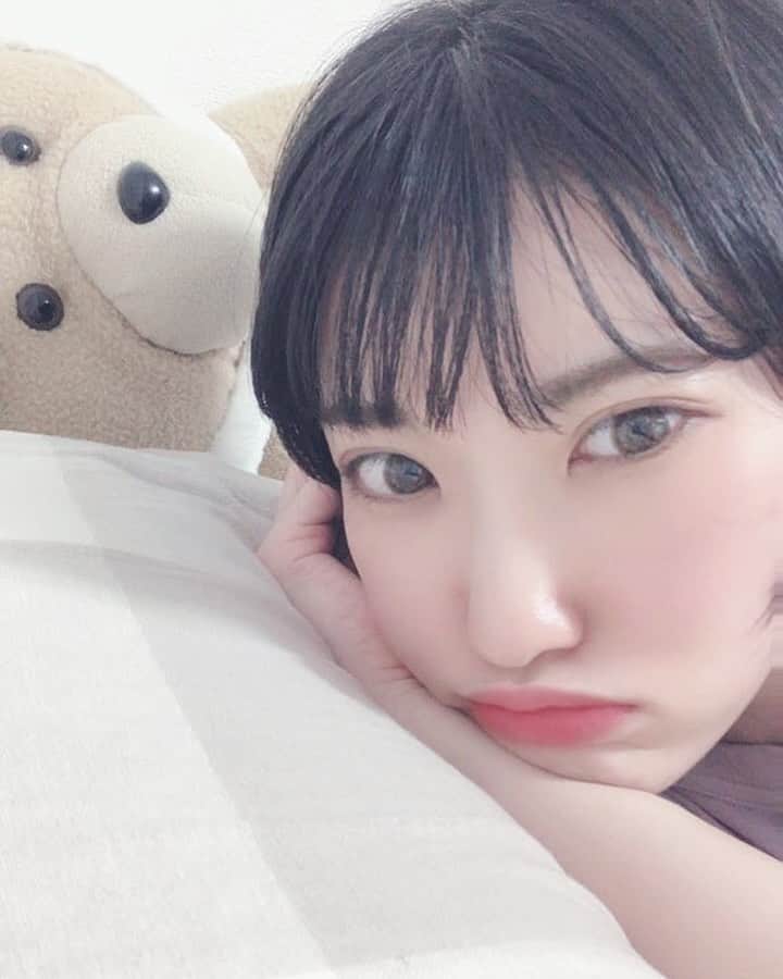 東条蒼のインスタグラム：「＊ ・ ・ ・ ほんとに、めんどくさがりやだからさ、 気を使うのとかも好きじゃないの。 ・ ・ おばあちゃんちから帰ってこれてほんとに、、、嬉しい笑笑 あそびにいくスタンスなら別なんだけどね、違ったので、今回は。 ・ ・ 草餅の呼び方が、ちがうことを生まれて初めて知った。 ・ これが、方言か…と。 ・ ・ ・ #おうち最高 ・ 美味しいごはんが出てこなくたって、コンビニがあったり、電波がある方がわたしには合っているんだ。 ・ ・ ・  #東条蒼 #クルーズグループ #セクシー女優 #av女優 #メガネ女子 #黒髪 #ショートヘア #あおたん　#teamメレンゲ #followｍe #following #japan #girl #photooftheday #tagsforlikes #instalike  #台湾 #香港 #粉我 #拍照 #照片 #人像攝影」