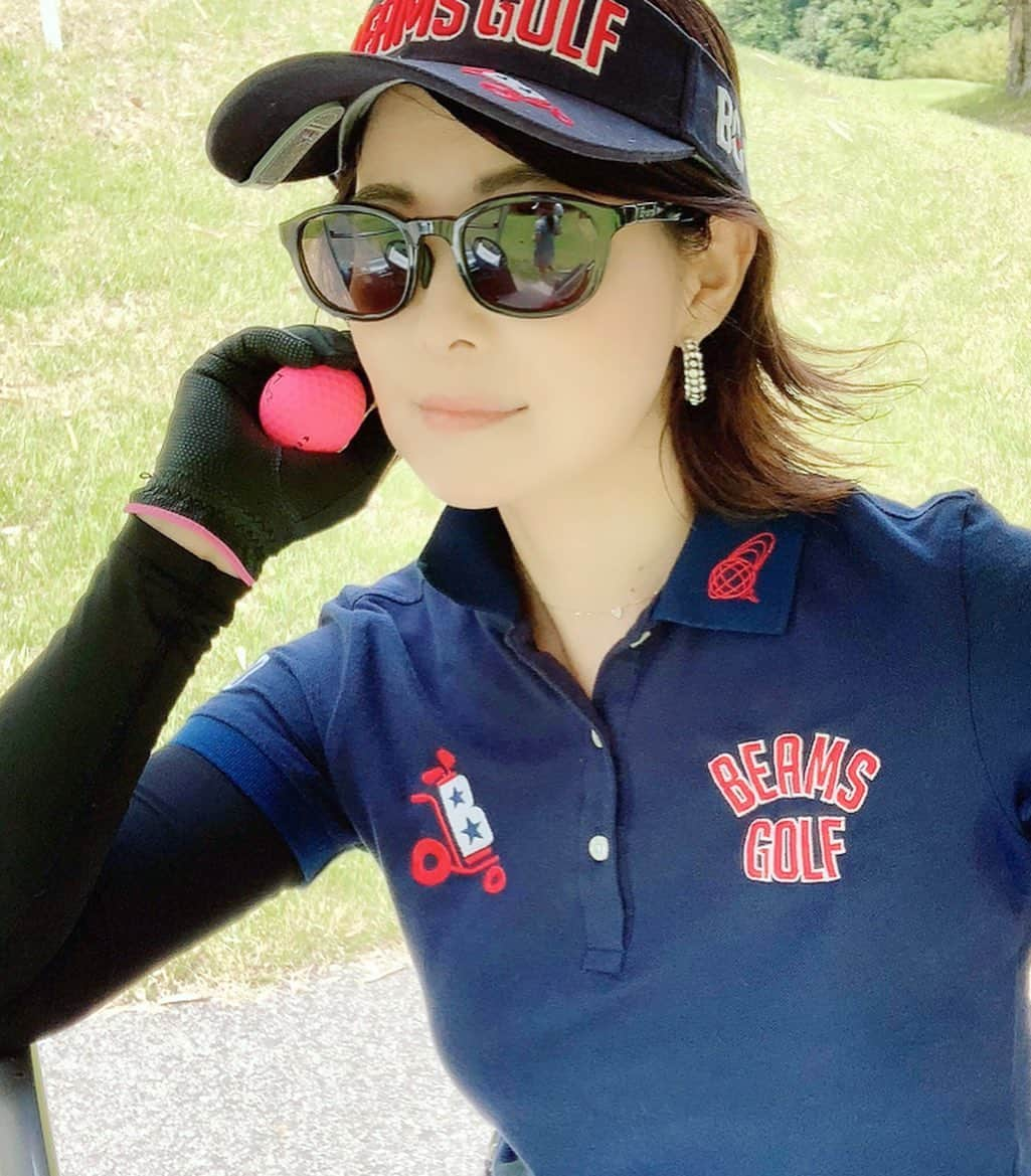 吉田玲奈さんのインスタグラム写真 - (吉田玲奈Instagram)「やっぱりGOLF⛳️楽しかった〜🎶でもそろそろ練習行かないと…内容が酷い💦上手く打ちたい♩ 53/46  99 #ギリギリ99💦  #気温28度  #夏のような⛳️ #楽しい時間  #外で思いっきり体を動かしたい  #気持ちいい季節  #golf #golfstagram  #beamsgolf #ビームスゴルフ  #eyevollife2020  #eyevol  #eyevoltokyostore  #ゴルフ女子 #ゴルフウェア #ゴルフウェアコーデ  #ゴルフウエア  #オトナ女子ゴルファー  #reinagolf」6月9日 11時25分 - reina.yoshida.ciel.1218