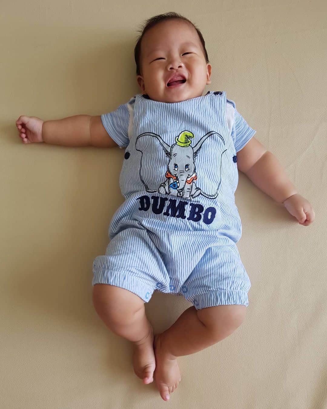 デビー・スサントのインスタグラム：「My Dumbo ❤❤❤❤❤」