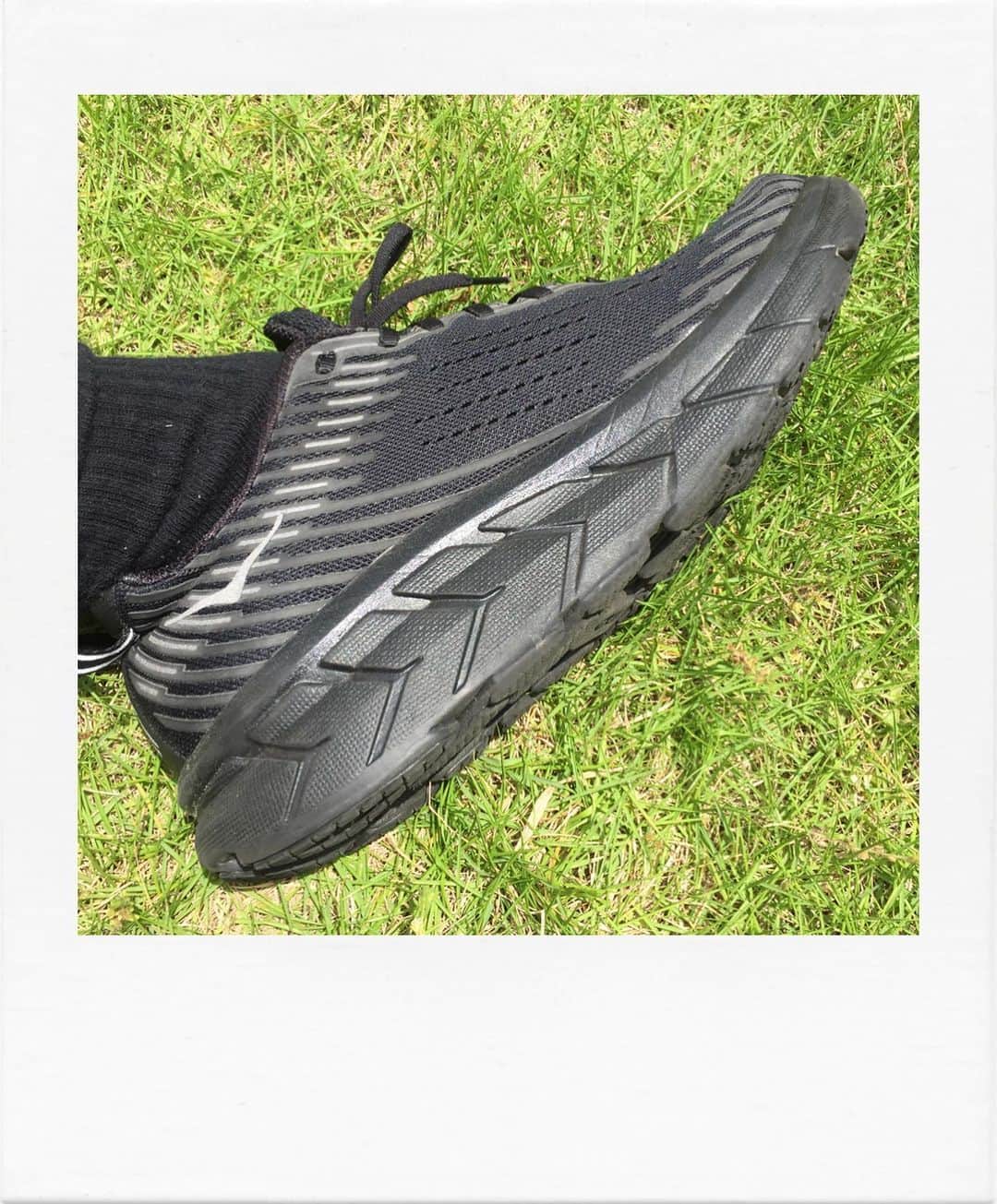 かせきさいだぁさんのインスタグラム写真 - (かせきさいだぁInstagram)「昨日は16キロのウォーキング。ホカオネオネのクリフトンは靴底が進行方向に丸くなっていて、コロンと歩きやすい！ #ホカオネオネ」6月9日 11時30分 - kasekicider