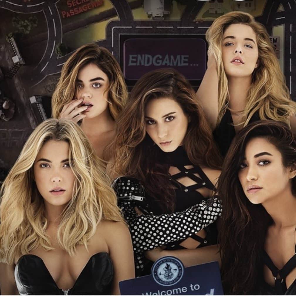 アシュレイ・ベンソンのインスタグラム：「TEN YEARS AGO I love my PLL family 💜💜💜💜」