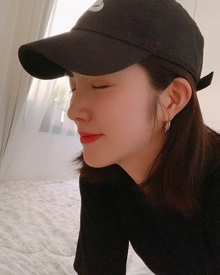 LABOUMさんのインスタグラム写真 - (LABOUMInstagram)「[#지엔] 짜쟌🎊 라떼들이 있어 행복한 생일을 보내고 있어요💕  #LABOUM #ZN #진예 #생일  #HAPPYBIRTHDAY_ZN  #HAPPY_ZN_DAY」6月9日 12時09分 - officiallaboum