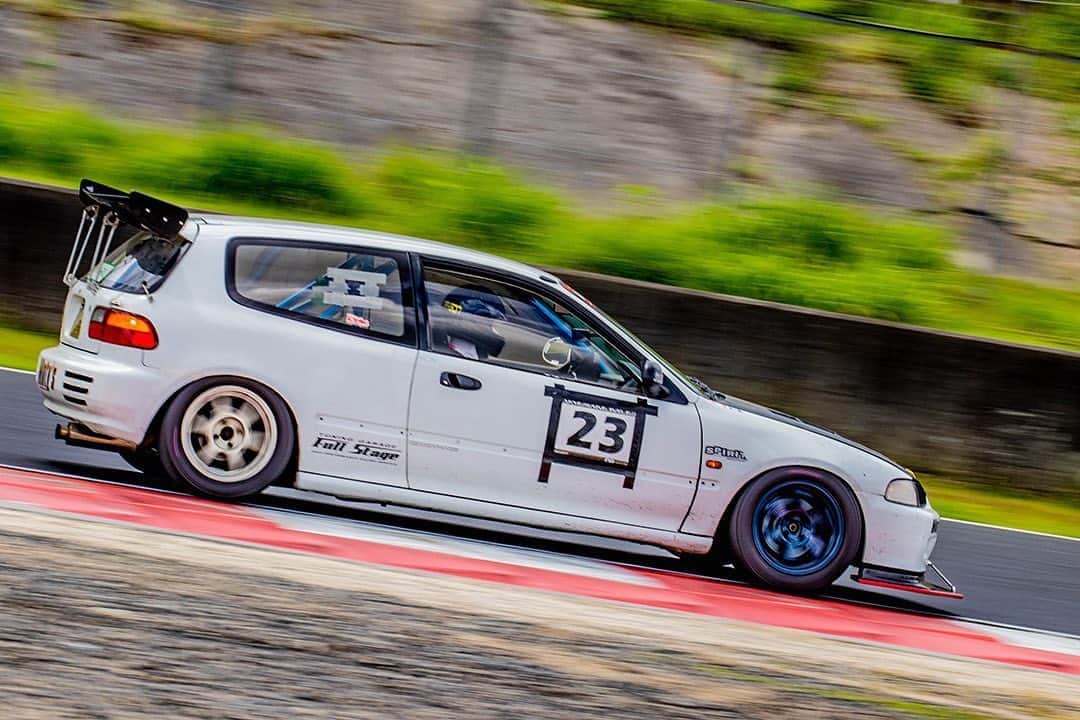 のインスタグラム：「_ YELLOW DRAGON CRUSIN' EG6 Honda CIVIC SiR _ Shot on May-24 2020 "HONDA VTEC ONE MAKE RACE 2020 Rd.2" organized by @zerofighterautocustom at Okayama International Circuit _ owner: @yujiataokachocoball photo: @mistbahn _ _ JP) 2020年5月24日 岡山国際サーキット、ゼロファイターさん主催「HONDA VTEC ONE MAKE RACE 2020 Rd.2」。 _ _ #hondaonemakerace #ホンダvtecワンメイクレース #zerofighterautocustom #okayamainternationalcircuit #岡山国際サーキット #crusin #クルージン #fullstage #フルステージ #yellowdragon #イエロードラゴン #honda #civic #hondacivic #ホンダシビック #シビック #eg6 #eg #egcivic #bseries #b16 #b16a #osakajdm #kanjo #kanjostyle #kanjoracer #kanjozoku #timeattack #timeattackjapan #hondasontrack」