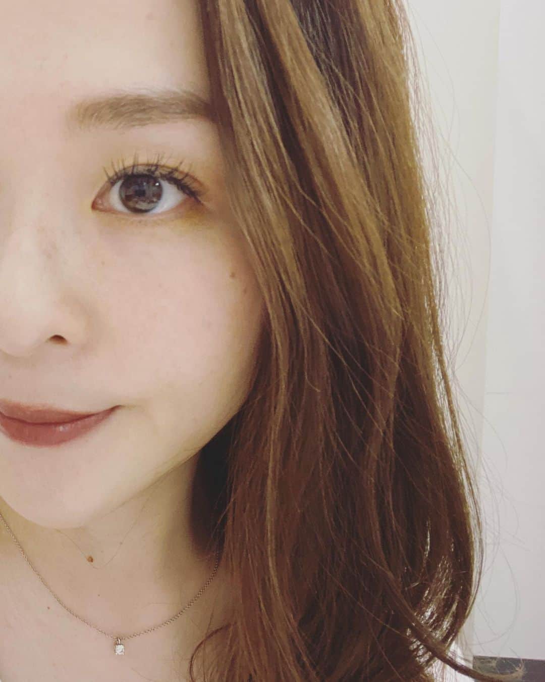 小野口奈々さんのインスタグラム写真 - (小野口奈々Instagram)「・ 目元でメイクを楽しむと言いながら ちゃっかりアイシャドウに合わせて リップも買っています😂 限定色のメルティチョコは モードになりすぎず使いやすそう💓🍫 ちなみにエトヴォスのミネラルリップは3本目💄 潤いと発色がお気に入りです✨ 石鹸で落とせるのも🙆‍♀️ #夏コスメ #夏メイク #エトヴォス #ミネラルルージュ #ミネラルルージュメルティチョコ  #メルティチョコ #etvos」6月9日 12時14分 - nana0no