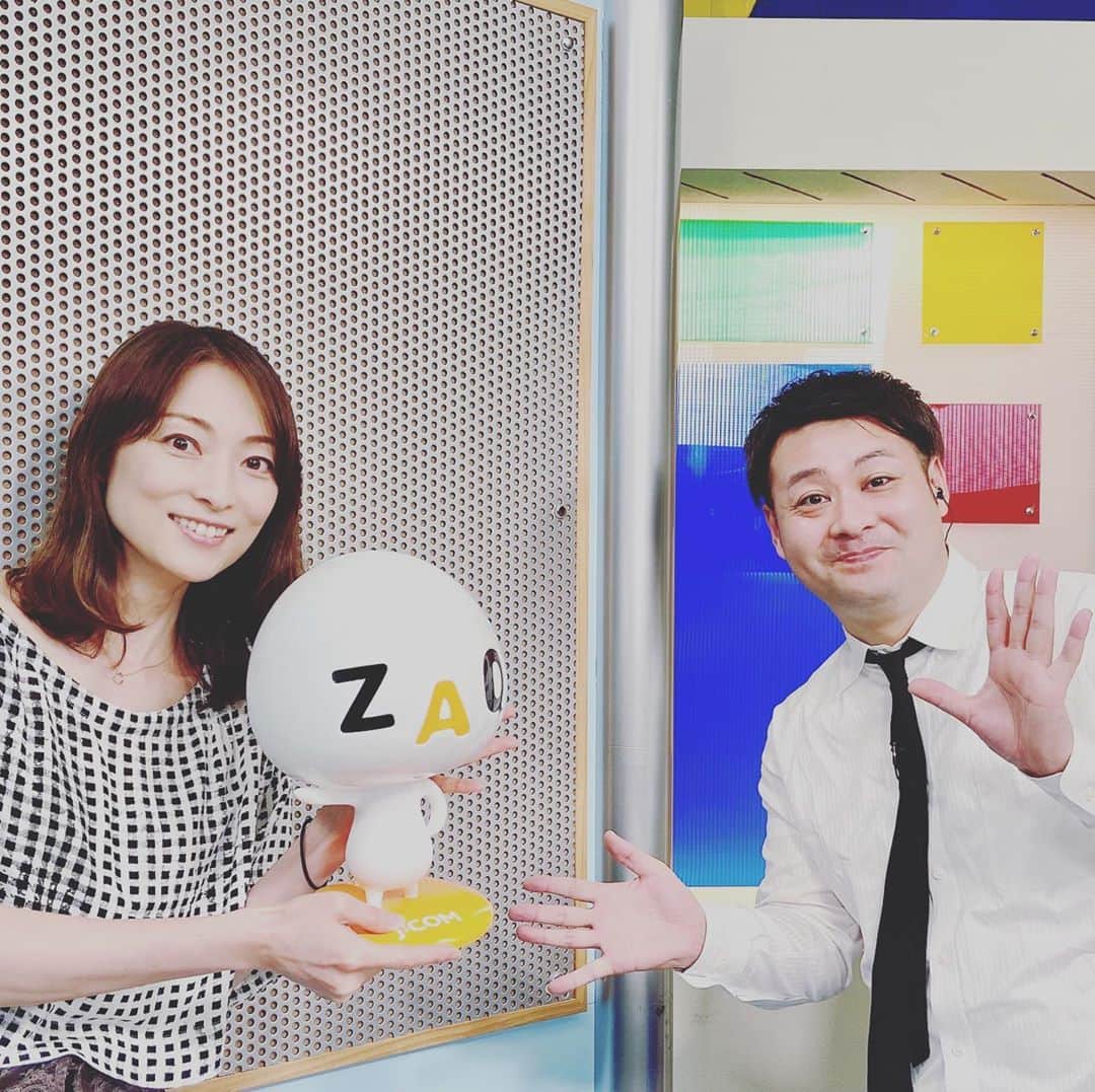 松本英子のインスタグラム：「‪急遽、レギュラー番組が決定いたしました‼️‬ ‪J:COMチャンネル📺‬ ‪『ジモト応援！千葉つながるNews』‬ ‪私は、木曜金曜の担当です🎤‬ ‪（時々他の曜日も）‬ 何気にテレビのレギュラー番組は初めてなので、昨日の初回見学させて頂いた時からすでに緊張&私にちゃんと出来るんだろうか？？？という不安がいっぱい😅💦💦 でも、そんな私を抜擢して下さったJ:COMさんの期待を裏切らぬよう、、いや時々裏切るかも？！笑　精一杯頑張りたいと思います💪 ‪千葉の皆さんにまたお目に掛かれるのを楽しみにしています😍‬ 千葉以外の方でも、《ど・ろーかる》というアプリから放送が観られるので、良かったら是非❣️ ‪お写真は、月曜火曜担当のトミドコロさんと🙌　‬通常は絡む事はないのですが、いつかご一緒出来ますように🌼  普段の放送では、ナレーションの田中良典さんとのコンビでお届け致します🌈 ‪番組詳細はこちら‬から✨✨✨ https://www.eikomatsumoto.com/regular  #jcom #千葉 #MC #トミドコロ さん #松本英子」