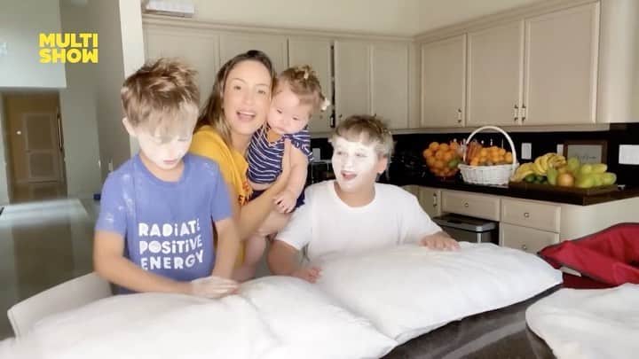 Claudia Leitteのインスタグラム：「Fiz um programa inteirinho daqui de casa. Obviamente não deu muito certo! 🤪🤪🤪 A galera do @multishow sempre enlouquece quando me convida pra fazer as coisas...」