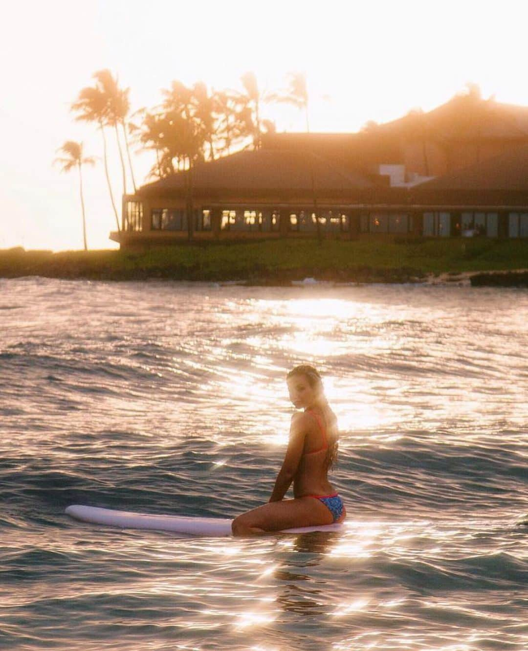 Gabrielle Grace Epsteinさんのインスタグラム写真 - (Gabrielle Grace EpsteinInstagram)「Today is World Ocean Day 🌊 I’ve always felt most at home in the water and this year has truly made me appreciate Mother Nature and the responsibility we all have to take care of her.  Let’s continue to care for for each other and our 🌎✨」6月9日 12時48分 - gabbyepstein