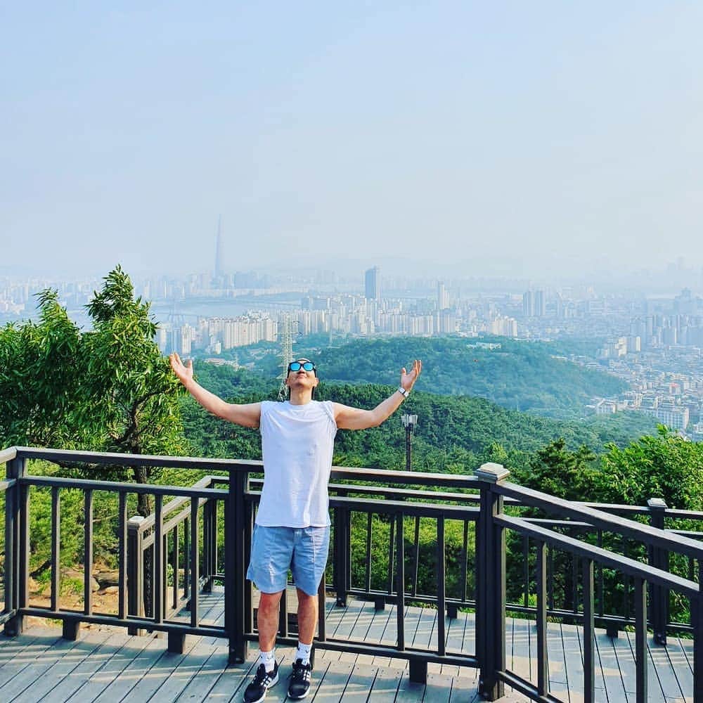 ハン・サンジンのインスタグラム：「생각이 많을땐 가끔 산으로.. #도심산행#한상진#hansangjin」