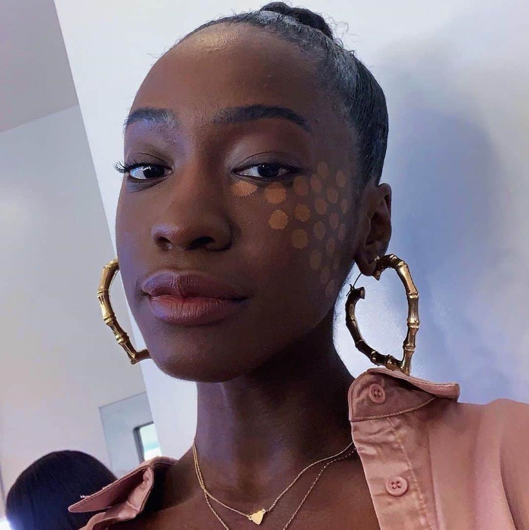 NYX Cosmeticsさんのインスタグラム写真 - (NYX CosmeticsInstagram)「Black Creators We Love: @yagirltoomuch 🖤 2 years ago we came across Shanygne’s YouTube channel (Too Much Mouth). Her charisma captivated us & we knew we had to work with her. #BTS shot from our Born To Glow Radiant Concealer campaign || #nyxcosmeticsfam #nyxcosmetics #nyxprofessionalmakeup」6月9日 12時59分 - nyxcosmetics