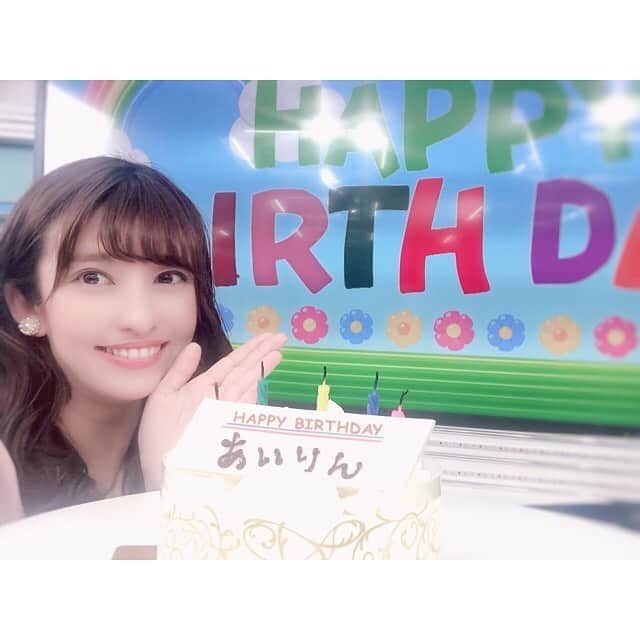 山岸愛梨さんのインスタグラム写真 - (山岸愛梨Instagram)「ツイッターへのコメントや番組へのメッセージ、お手紙やラインなど沢山お祝いをいただき幸せな誕生日となりました🐥💓 番組後に今年も誕生日をお祝いしていただいたのでぱちり📸⭐️毎年お祝いしていただき温かい職場に感謝です(*^^*)💓💝🎂 #誕生日　#誕生日ケーキ　#0609」6月9日 23時56分 - airi_yamagishi