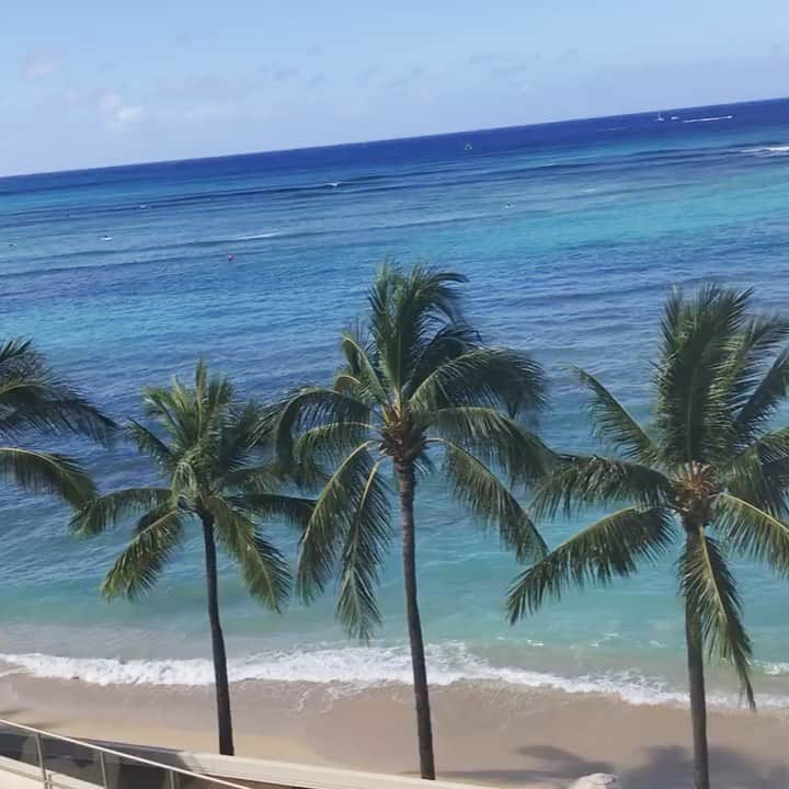 本橋優華のインスタグラム：「あぁ恋しい✈︎ 毎日ベランダからこの景色を 水着着てスイカ食べながら見ていたい。」