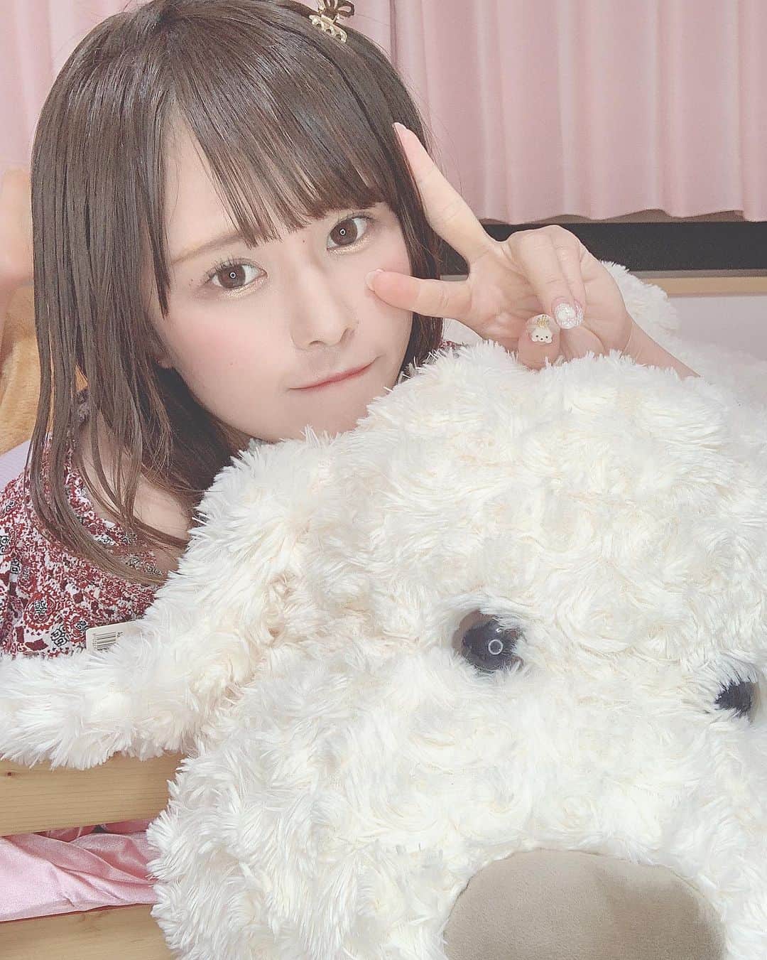 葉月沙耶さんのインスタグラム写真 - (葉月沙耶Instagram)「いぬくんと一緒🐶♡ #犬のいる暮らし #オフショル #ぬいぐるみ #巨大ぬいぐるみ #コストコ #コストコいぬ」6月9日 22時36分 - sayapon_310