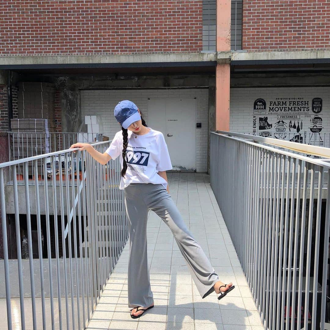 Chuuのインスタグラム：「편안하게 입기 좋은 신상들✨ 내일 한컷구매에서 10% 할인된 금액으로 만나요!💞」